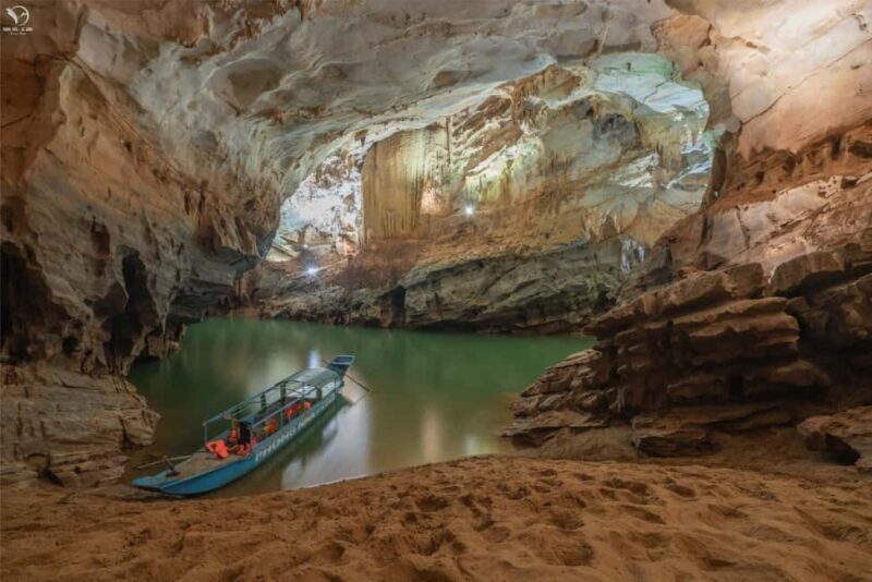 Boat Ride Phong Nha Cave & Vietnams Historic Command Cave - Lunch Break at a Local Restaurant