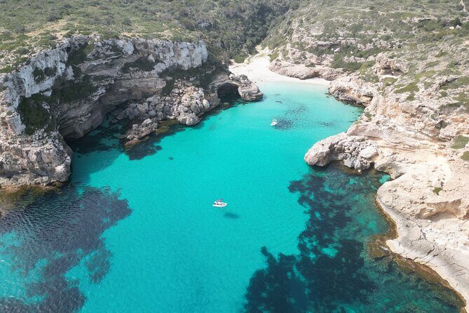 Boat tour Cala Figuera, Es Pontas, Caló de Moro, Cala Marmols - Key Points