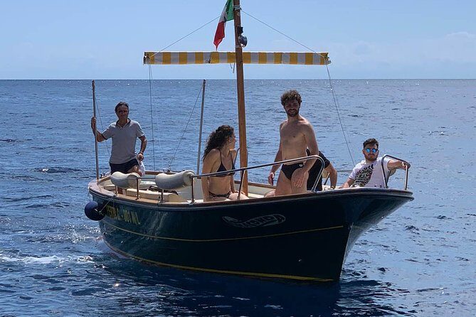 Boat tour of Capri (tour classes 2 hours ) - FAQs