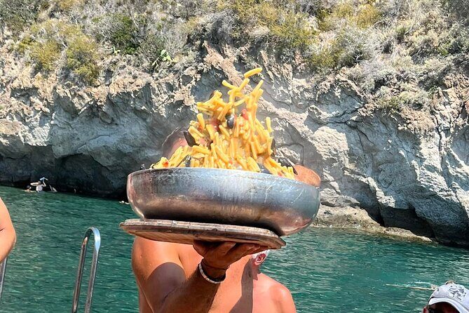 Boat tour of the island of Ischia with lunch and bath - FAQ