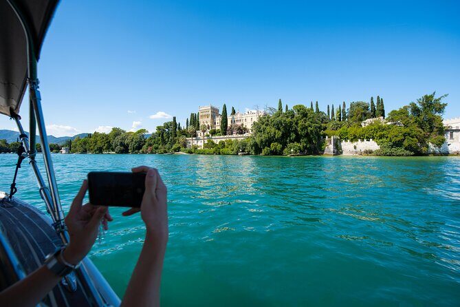 Boat Tour of the Islands of Lake Garda with Aperitif - FAQ