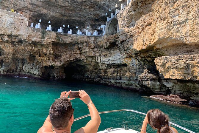 Boat tour of the Polignano a Mare caves with aperitif - Key Points