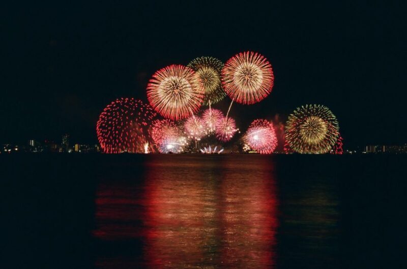 Boat Tour: Sailing into 2026 NYE in Lisbon 3H w/Champagne - An Up-Close View of Lisbon’s New Year’s Eve from the Water