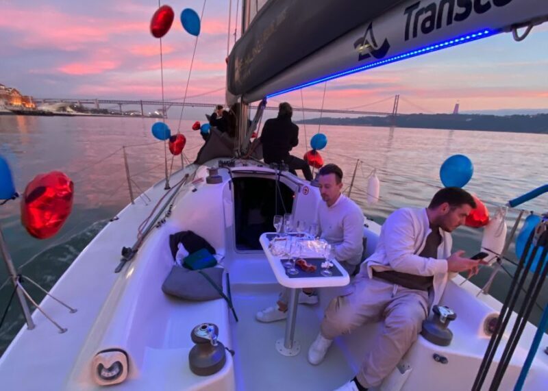 Boat Tour: Sailing into 2026 NYE in Lisbon 3H w/Champagne - The Food and Drink That Make It Special