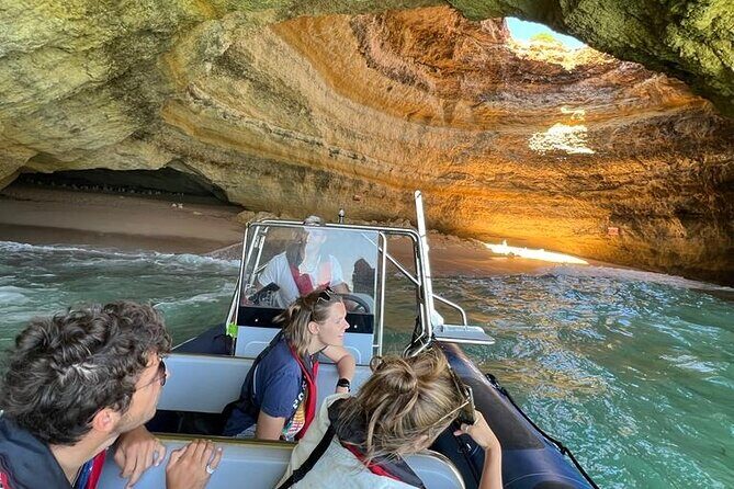 Boat trip along the Golden Coast and Benagil Caves - A close-up look at the boat trip along the Golden Coast and Benagil Caves
