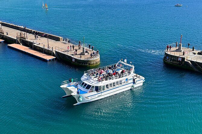 Boat trip through the bay and the coast of Donostia San Sebastián - In-Depth Look at the San Sebastián Boat Trip