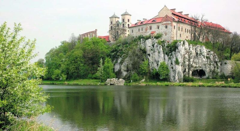 Boat trip to Tyniec: Benedictine abbey and gourmet break - An In-Depth Look at the Tyniec River Trip