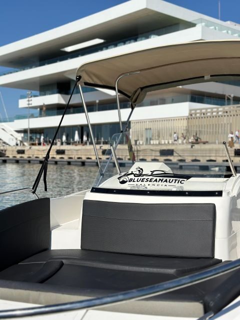 BOAT WITHOUT A LICENSE IN VALENCIA - Discover Valencia from the Water Without a License