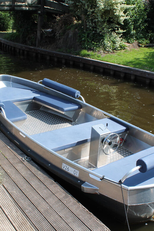 Boatrental 2 Hours 8 Person with Steeringwheel and cushions - A Detailed Look at the Boatrental 2-Hour Electric Boat Experience in Giethoorn