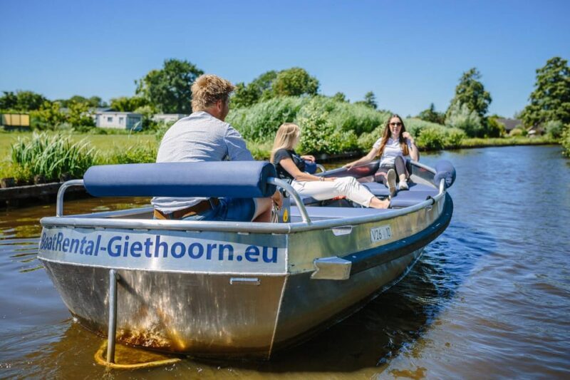 Boatrental 2 Hours 8 Person with Steeringwheel and cushions - Key Points