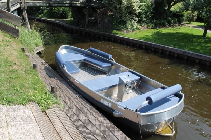Boatrental 2 Hours 8 Person with Steeringwheel and cushions - Who is This Tour Perfect For?