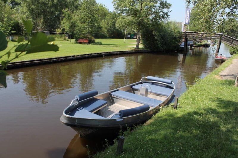 Boatrental 2 Hours 8 Person with Steeringwheel and cushions - Frequently Asked Questions