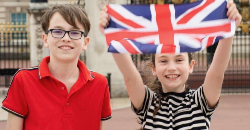 Bobbies, Corgis and the 7 Lions - A Walk Through Westminster with Kids in Mind
