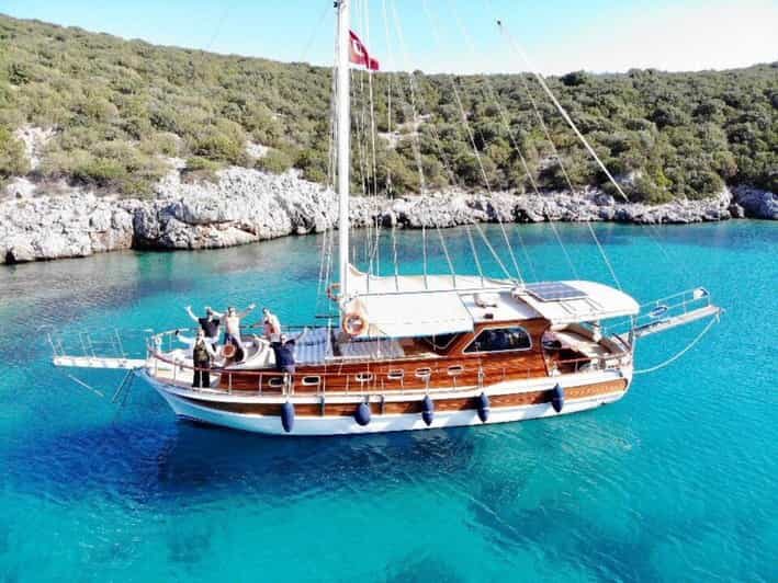 Bodrum: Private Gulet Tour with Lunch - Discovering the Bodrum Gulet Experience