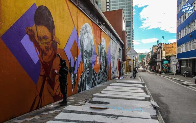 Bogotá: Graffiti Tour el mejor recorrido de arte urbano - The Sum Up