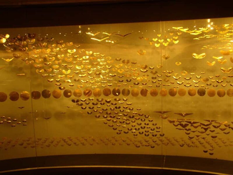 Bogotá: Private Candelaria Walking Tour and Gold Museum - An In-Depth Look at the Bogotá Private Candelaria and Gold Museum Tour