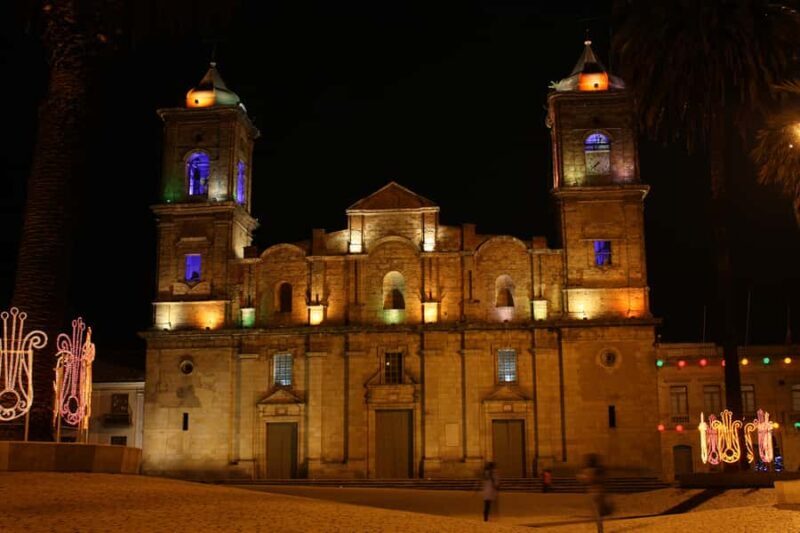 Bogotá: Private Guided Night Tour With Drink - Discover Bogotá’s Night Atmosphere with a Private Guided Tour