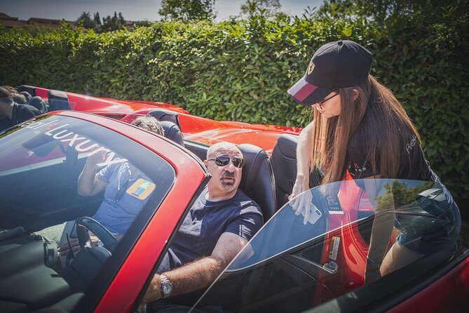 Bolgheri / Volterra / Florence-Tour in Ferrari - Key Points