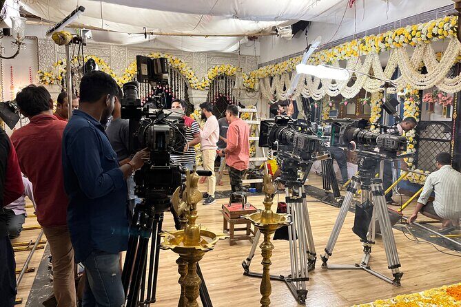 Bollywood Studio Tour with Guide and Transport - Additional Comforts and Practical Details