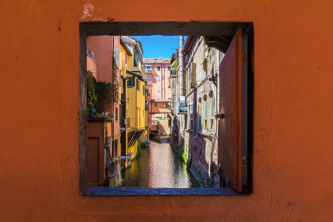 Bologna: City Walk with Audio Guide in 7 Languages on your Phone - Key Points