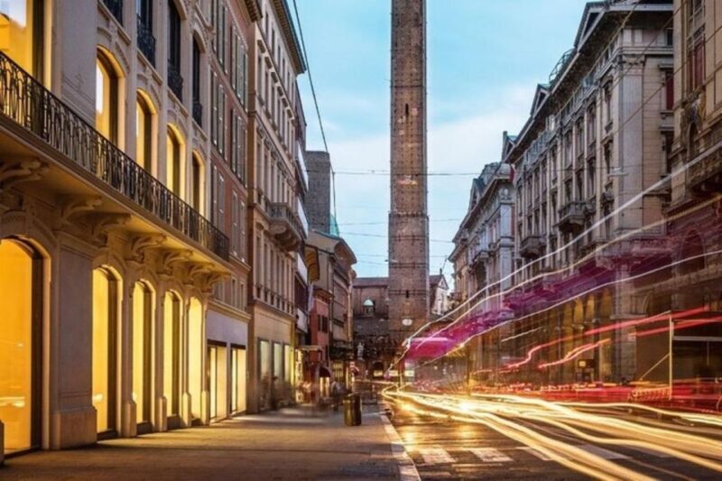 Bologna : Historic Center Walking Tour - The Experience of a Guided Tour
