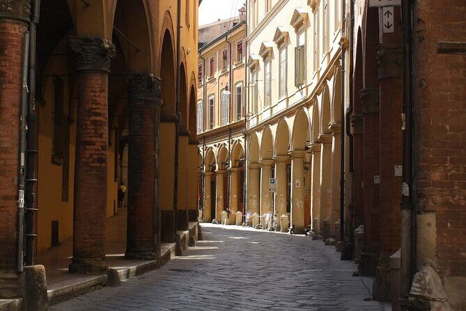 Bologna : Private Custom Walking Tour With A Guide (Private Tour) - What Travelers Can Expect in Practice