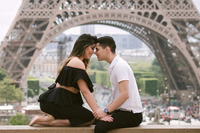 Book Exclusive Eiffel Tower Photoshoot Paris Photographer - Discovering the Charm of a Private Eiffel Tower Photoshoot