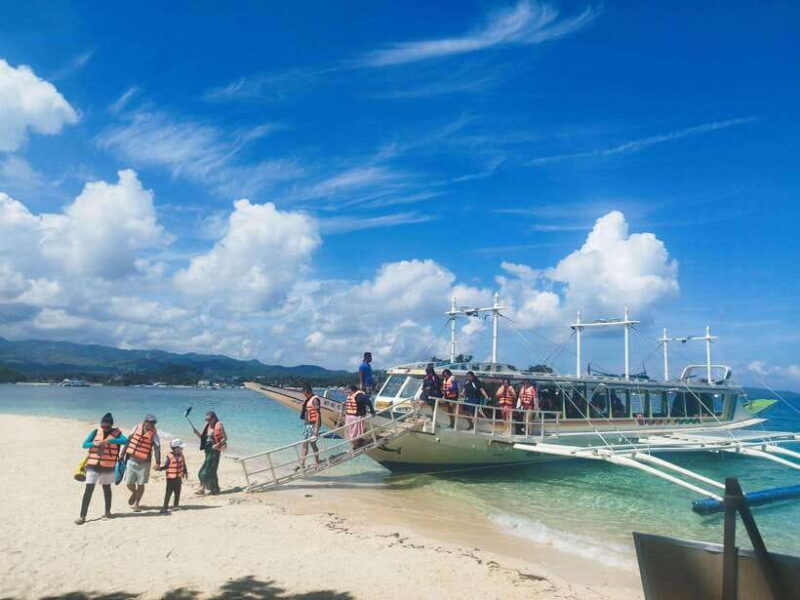 Boracay: Private Island Hopping and Lunch with Seaview - Who Should Consider This Experience?