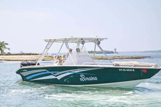 Boraina, 34 FT Luxury boat rental in Cartagena - A Luxurious Day on Cartagena’s Waters with Boraina