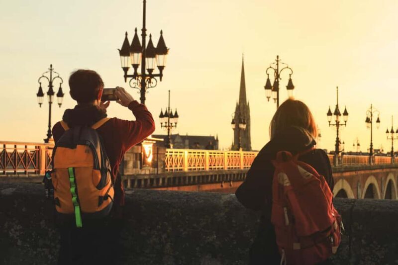 Bordeaux: 2-hour Best Intro Walking Tour with a Local - Detailed Itinerary Breakdown
