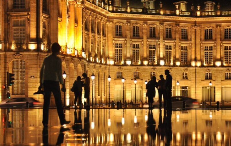 Bordeaux: Exclusive Private Guided Walking Tour - The Experience of Walking with a Guide