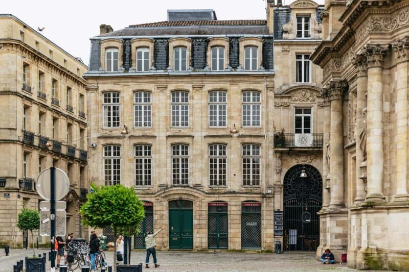 Bordeaux: Historic Center & Chartrons District Bike Tour - Cycling in Bordeaux: What to Expect