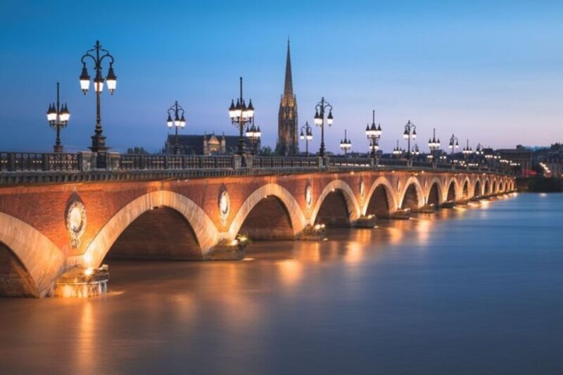 Bordeaux: Private custom tour with a local guide - Key Points