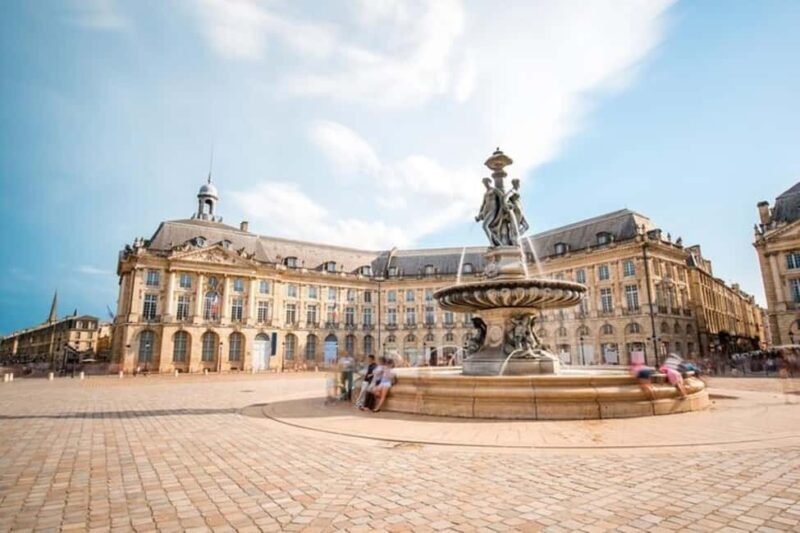 Bordeaux: Private Street Art tour - Starting Point: 56 Quai des Chartrons