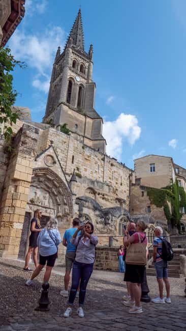Bordeaux: Saint-Emilion and Medoc Full-Day Wine Experience - Château Picnic and Wine Tasting on the Right Bank