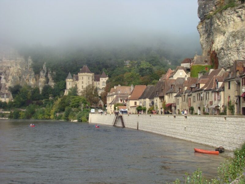 Bordeaux to Dordogne: Castles & Villages Private Tour - Discovering Dordogne: A Region Steeped in Charm and History