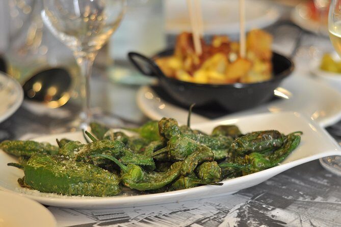 Born to Eat: Gourmet Tapas & Wine Small Group Tour in Old Barcelona - Why This Tour Works for Different Travelers