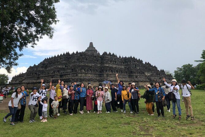 Borobudur Climb up, Merapi, Prambanan All Inclusive Private Tour - FAQ