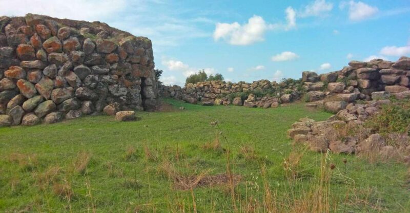 Borore: archaeological tour with tasting - A Closer Look at the Borore Archaeological Tour