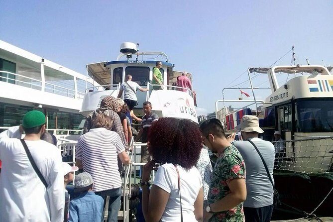 Bosphorus Cruise and Two Continents Tour with Lunch at the top of Camlica Hill - FAQs