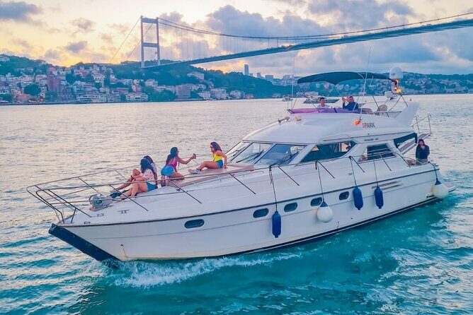 Bosphorus Cruise with 14m Yacht for Private Groups - Key Points