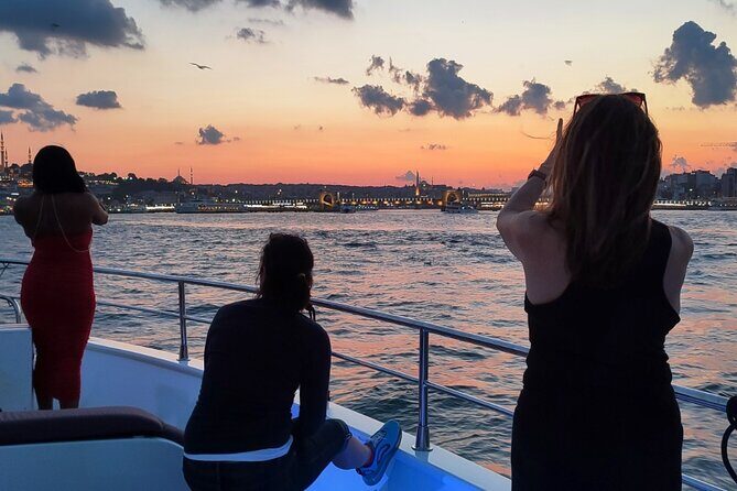 Bosphorus Sunset Cruise on Deluxe Yacht in Istanbul - An In-Depth Look at the Bosphorus Sunset Cruise