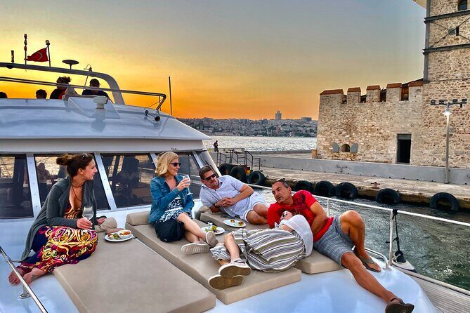 Bosphorus Sunset or Daytime Yacht Cruise with Snacks & Live Guide - FAQ
