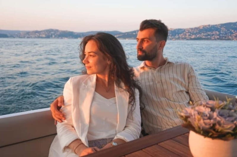 Bosphorus: Sunset Yacht Cruise with Guide, Snacks and Wine - An Authentic Look at the Experience