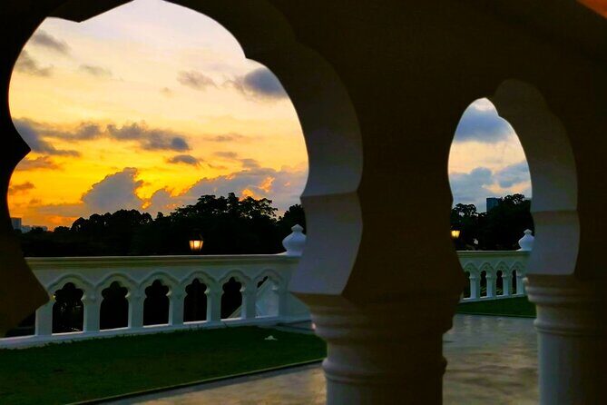 Botanic Gardens & Tiong Bahru Walking Tour with Breakfast - Key Points