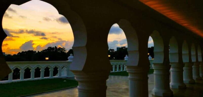 Botanic Gardens & Tiong Bahru Walking Tour with Breakfast - Key Points