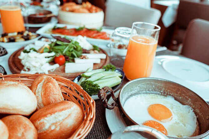 Bottomless Brunch and Cruise with Prosecco in Budapest - Key Points