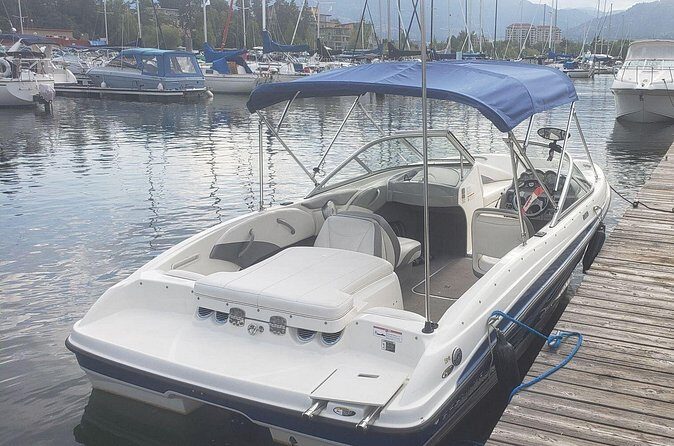 Bowrider Boat for Rent in Penticton - In The Sum Up: Who Should Consider This Boat Rental?