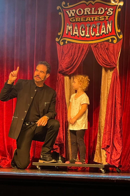 Branson: Cabaret Comedy Magic Dinner Show - The Magic and Comedy Show: Up-Close and Engaging