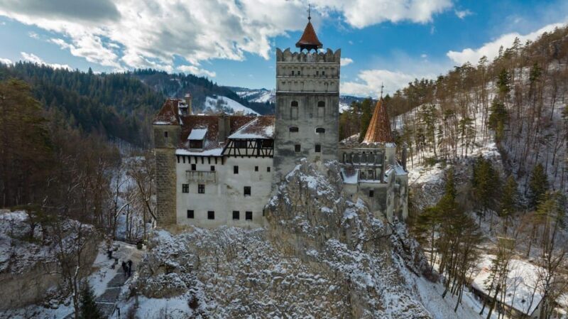 Brasov: Bear Sanctuary, Dracula Castle, and Rânov Fortress - FAQ